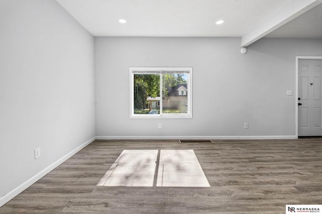 2506 N 66 Avenue, Omaha, NE 68104
