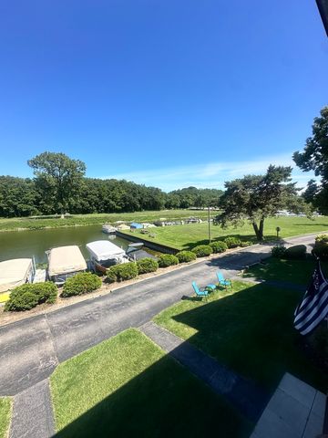 50 Oak Hill Colony 7, Fox Lake, IL 60020