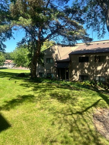 50 Oak Hill Colony 7, Fox Lake, IL 60020