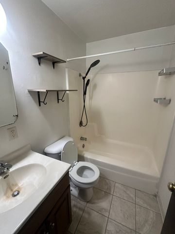 50 Oak Hill Colony 7, Fox Lake, IL 60020