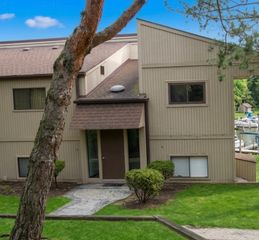 50 Oak Hill Colony 7, Fox Lake, IL 60020