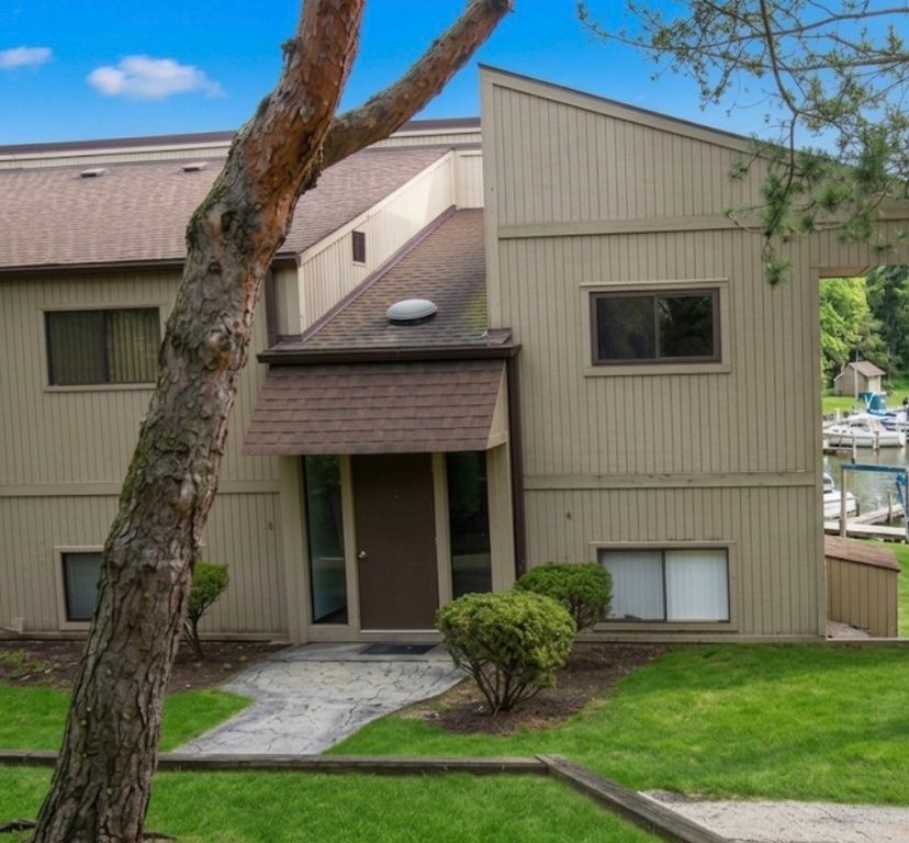 50 Oak Hill Colony 7, Fox Lake, IL 60020