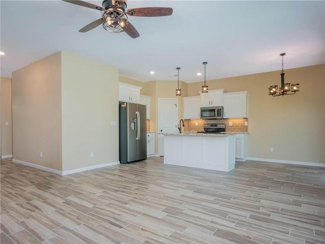 1305 NE White Oaks Lane, Oak Grove, MO 64075