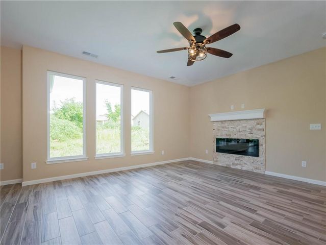 1305 NE White Oaks Lane, Oak Grove, MO 64075