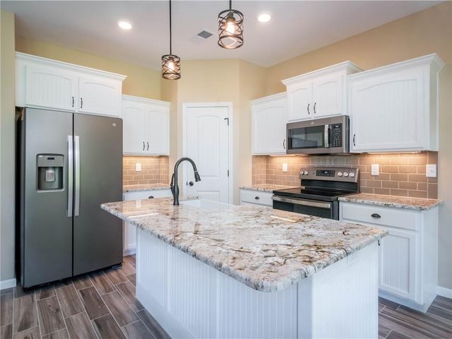 1305 NE White Oaks Lane, Oak Grove, MO 64075