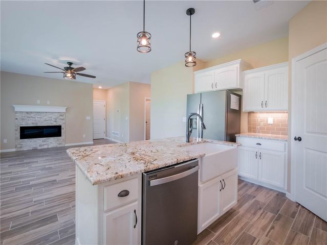 1305 NE White Oaks Lane, Oak Grove, MO 64075