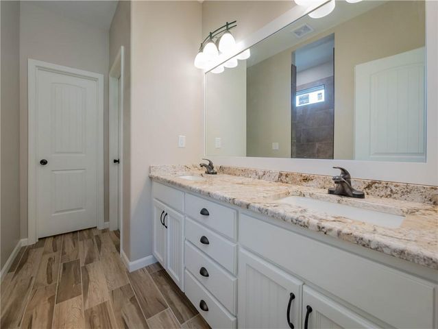 1305 NE White Oaks Lane, Oak Grove, MO 64075