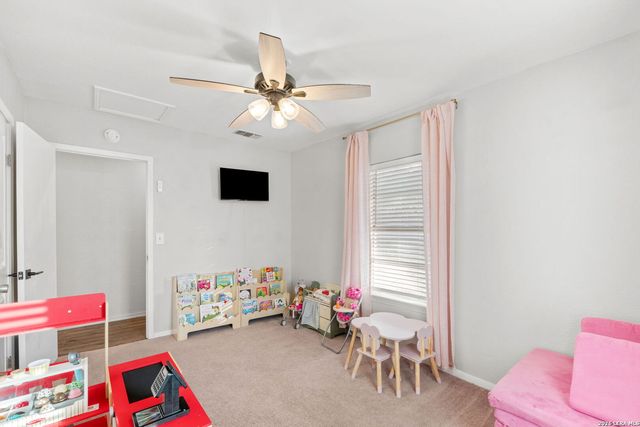 1214 London St, Castroville, TX 78009