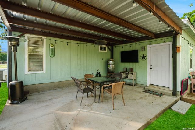 1214 London St, Castroville, TX 78009