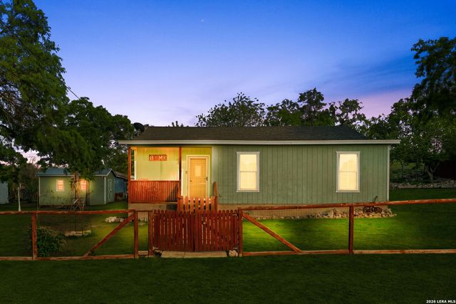 1214 London St, Castroville, TX 78009
