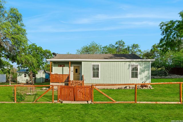 1214 London St, Castroville, TX 78009