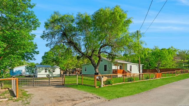 1214 London St, Castroville, TX 78009