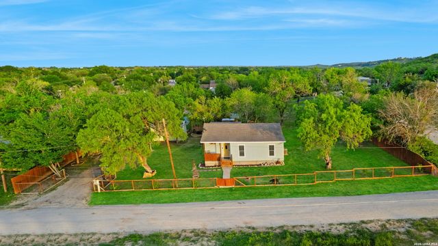 1214 London St, Castroville, TX 78009