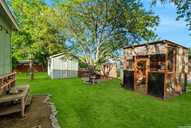 1214 London St, Castroville, TX 78009
