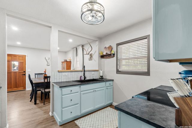 1214 London St, Castroville, TX 78009