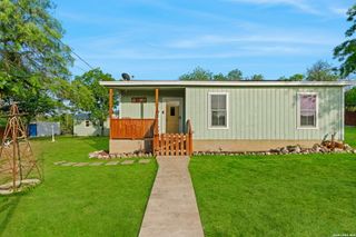 1214 London St, Castroville, TX 78009