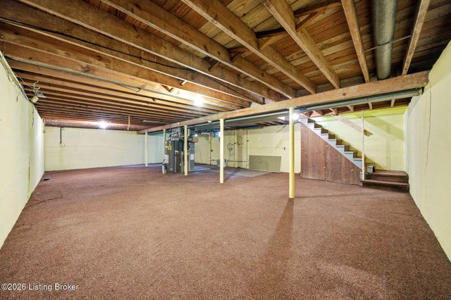 7404 Royalwood Dr, Louisville, KY 40214