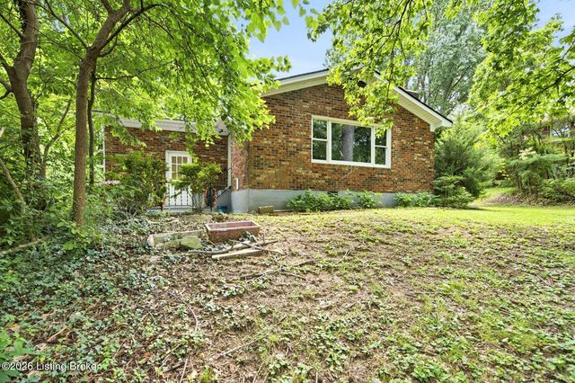 7404 Royalwood Dr, Louisville, KY 40214