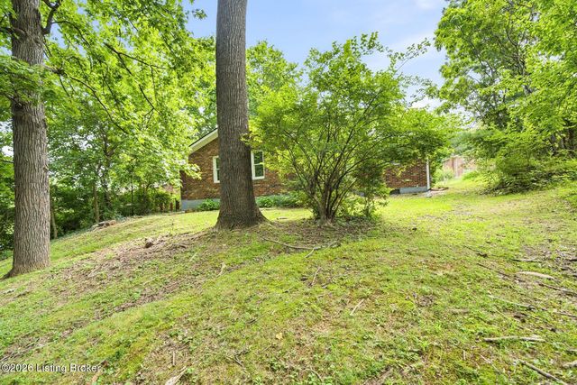 7404 Royalwood Dr, Louisville, KY 40214