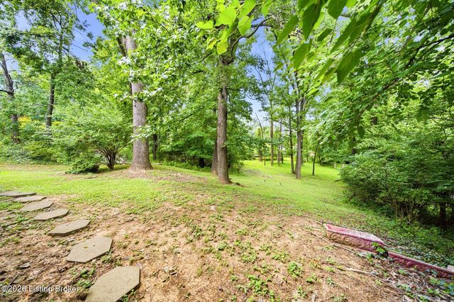 7404 Royalwood Dr, Louisville, KY 40214