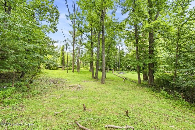 7404 Royalwood Dr, Louisville, KY 40214