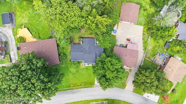 7404 Royalwood Dr, Louisville, KY 40214