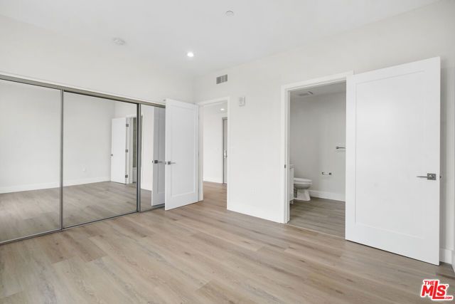 11042 La Maida Street 202, North Hollywood (los Angeles), CA 91601