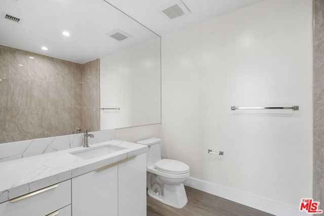 11042 La Maida Street 202, North Hollywood (los Angeles), CA 91601