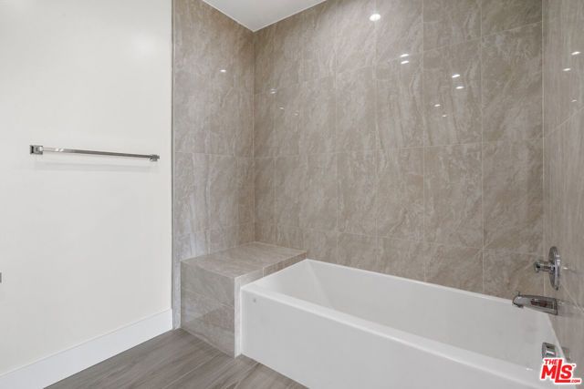 11042 La Maida Street 202, North Hollywood (los Angeles), CA 91601