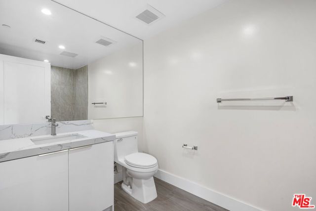 11042 La Maida Street 202, North Hollywood (los Angeles), CA 91601