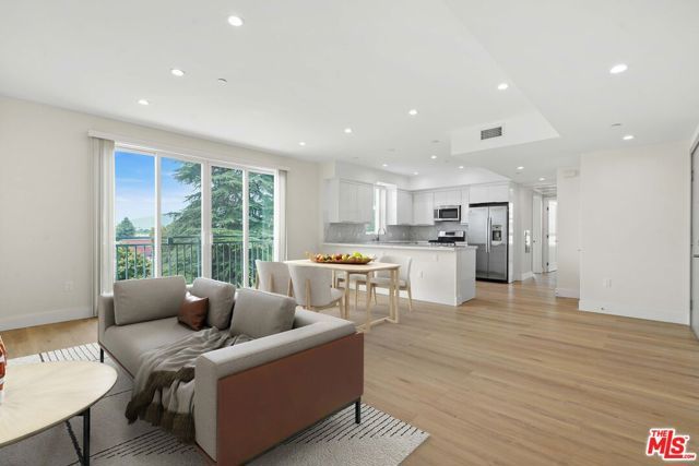 11042 La Maida Street 202, North Hollywood (los Angeles), CA 91601