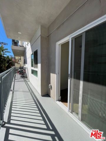 11042 La Maida Street 202, North Hollywood (los Angeles), CA 91601
