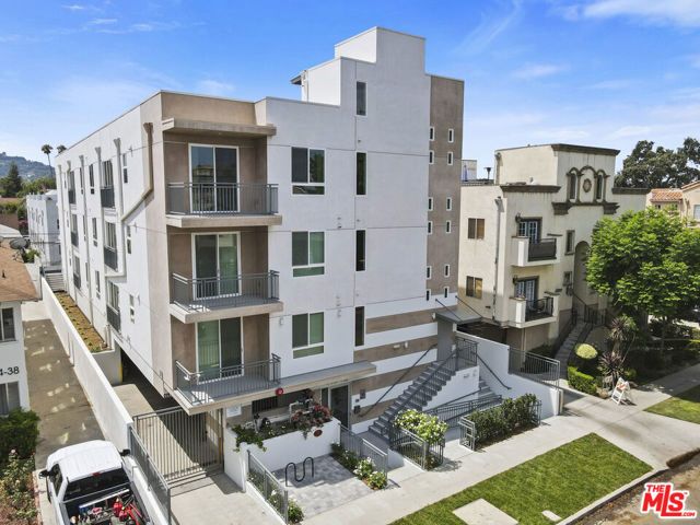 11042 La Maida Street 202, North Hollywood (los Angeles), CA 91601