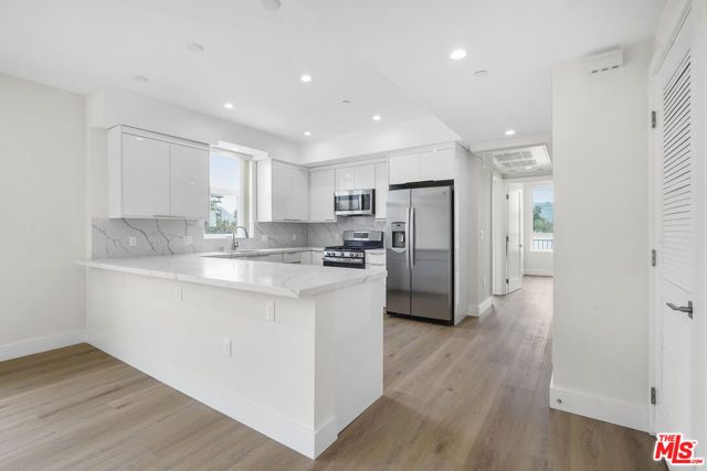 11042 La Maida Street 202, North Hollywood (los Angeles), CA 91601