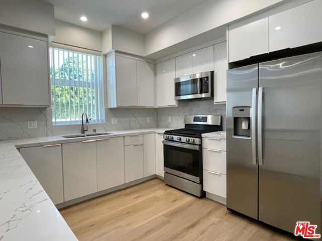 11042 La Maida Street 202, North Hollywood (los Angeles), CA 91601