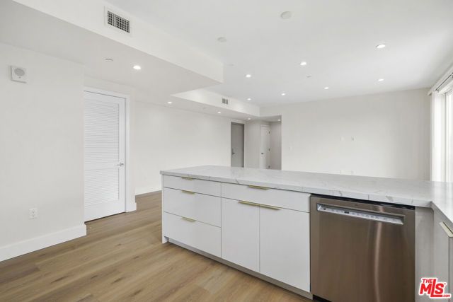 11042 La Maida Street 202, North Hollywood (los Angeles), CA 91601