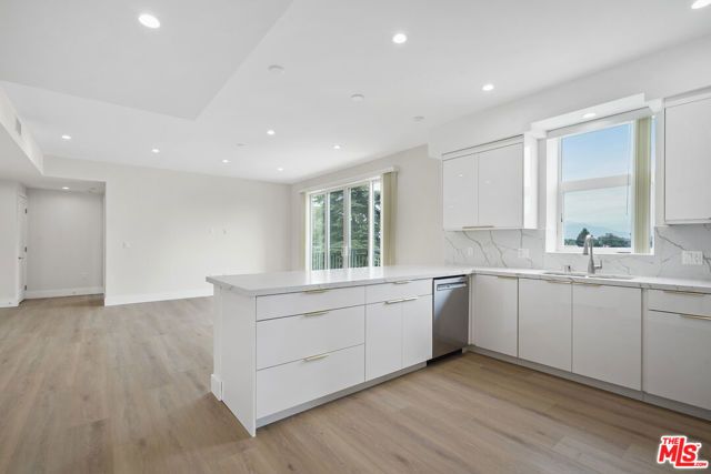 11042 La Maida Street 202, North Hollywood (los Angeles), CA 91601
