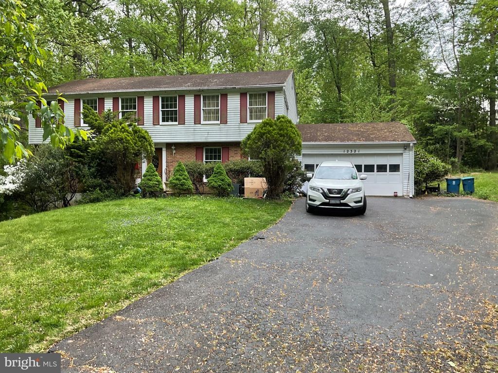 12321 FOLKSTONE DR, Herndon, VA 20171