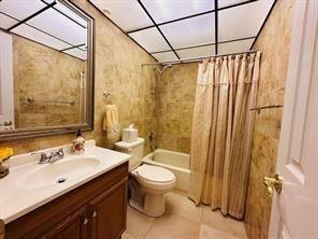 3099 NW 48th Avenue 253, Lauderdale Lakes, FL 33313