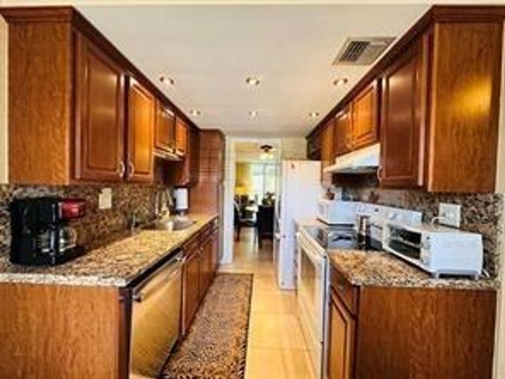 3099 NW 48th Avenue 253, Lauderdale Lakes, FL 33313