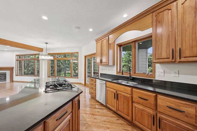 10175 Powers Lake Trail, Woodbury, MN 55129