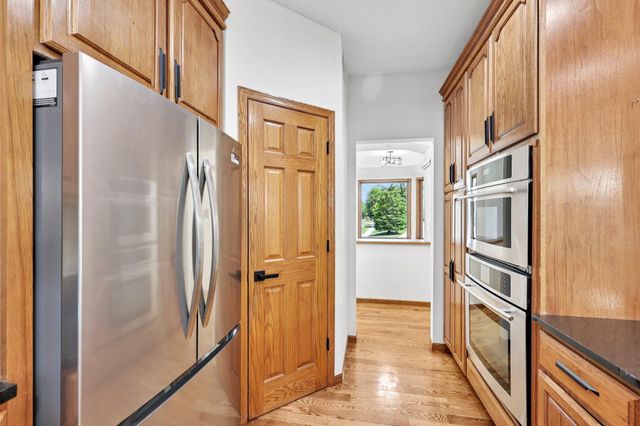 10175 Powers Lake Trail, Woodbury, MN 55129