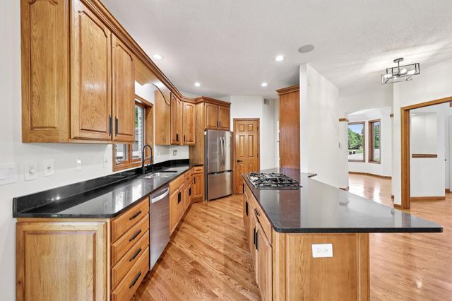 10175 Powers Lake Trail, Woodbury, MN 55129