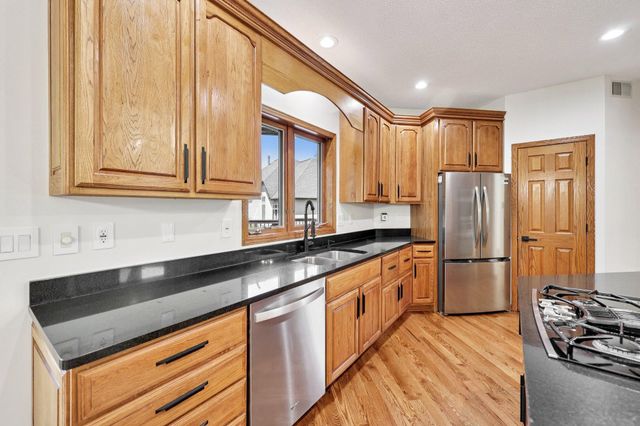 10175 Powers Lake Trail, Woodbury, MN 55129
