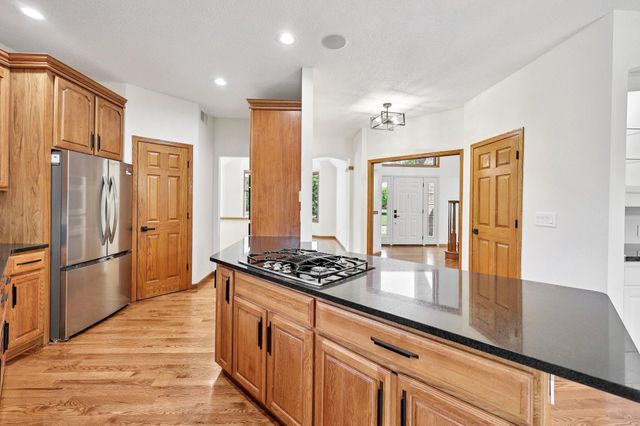 10175 Powers Lake Trail, Woodbury, MN 55129