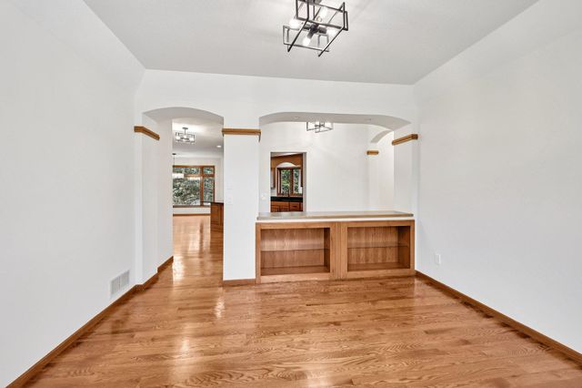 10175 Powers Lake Trail, Woodbury, MN 55129