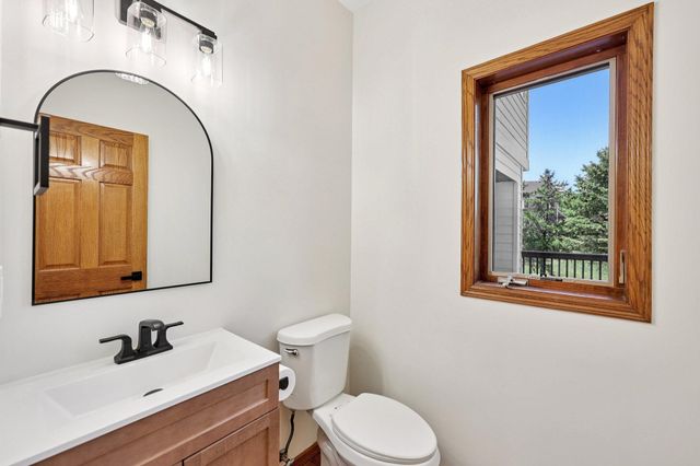 10175 Powers Lake Trail, Woodbury, MN 55129