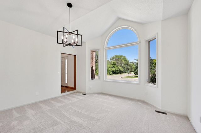10175 Powers Lake Trail, Woodbury, MN 55129