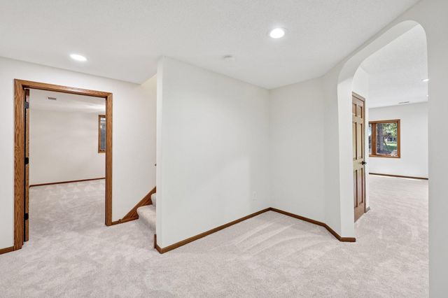 10175 Powers Lake Trail, Woodbury, MN 55129