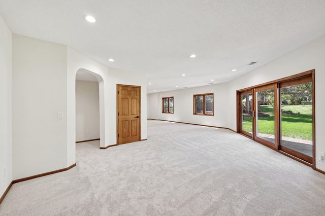 10175 Powers Lake Trail, Woodbury, MN 55129